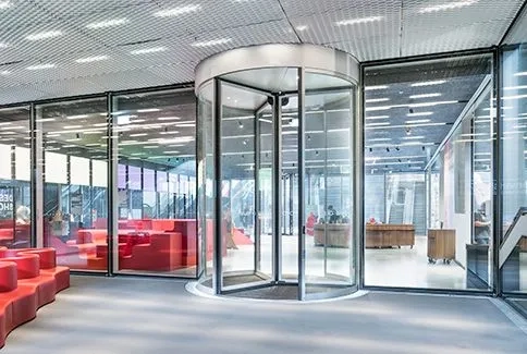 Karuselldörrar som Låsproffsen hjälper till med